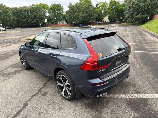 2024 Volvo XC60 B5 Ultimate Dark Theme