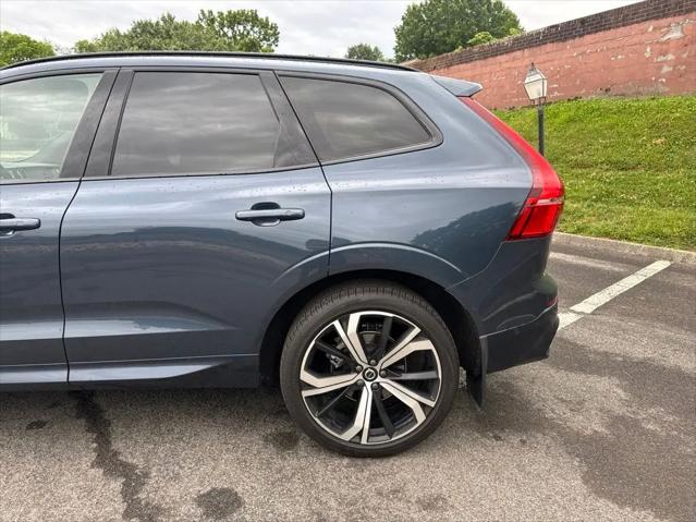 2024 Volvo XC60 B5 Ultimate Dark Theme