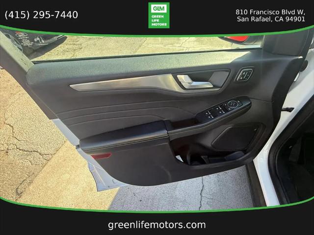 2022 Ford Escape Titanium Hybrid