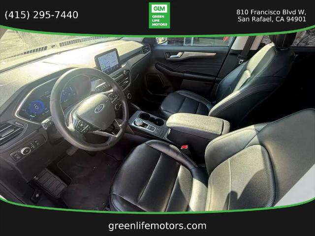 2022 Ford Escape Titanium Hybrid