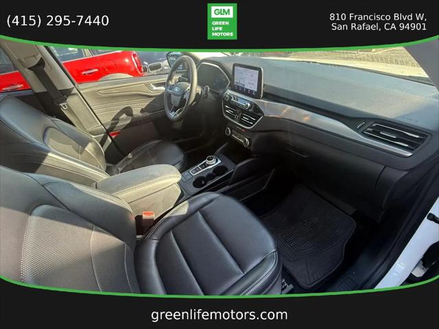 2022 Ford Escape Titanium Hybrid