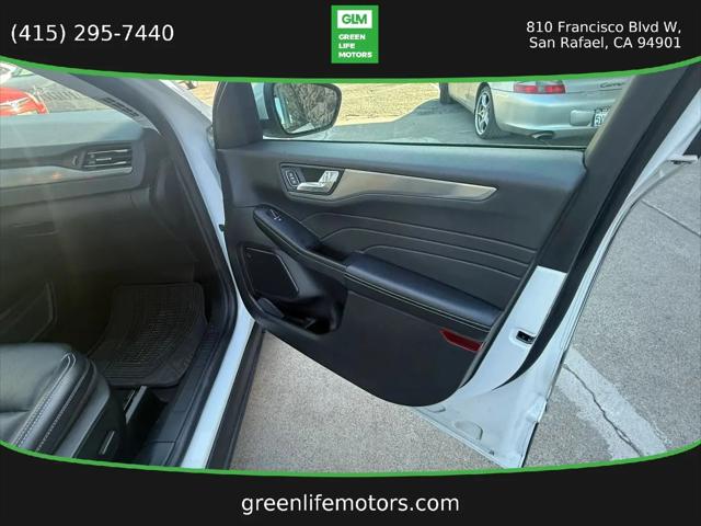 2022 Ford Escape Titanium Hybrid