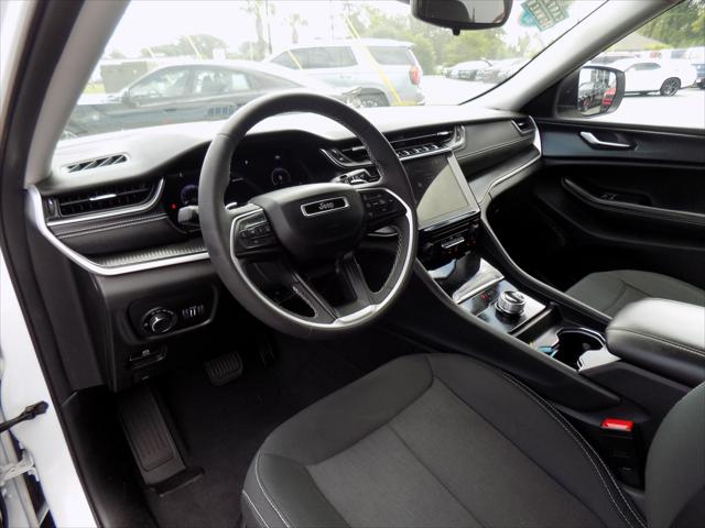 2023 Jeep Grand Cherokee Laredo 4x4
