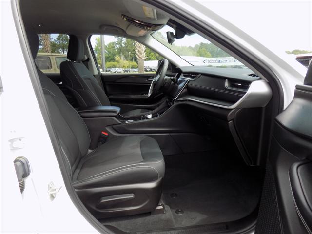 2023 Jeep Grand Cherokee Laredo 4x4