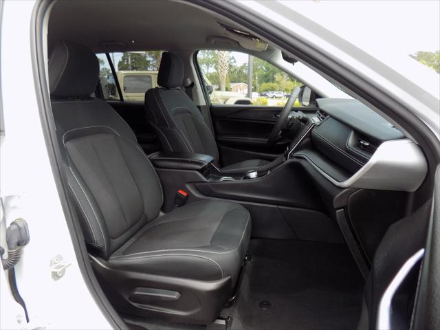 2023 Jeep Grand Cherokee Laredo 4x4