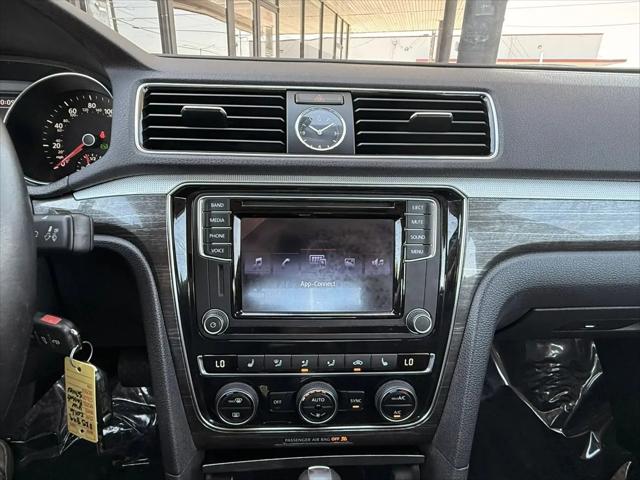 2016 Volkswagen Passat 1.8T SE