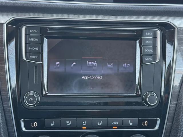 2016 Volkswagen Passat 1.8T SE