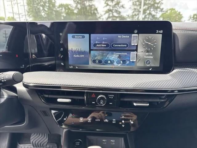 2025 Nissan Kicks SR FWD