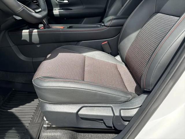 2025 Nissan Kicks SR FWD