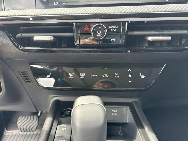 2025 Nissan Kicks SR FWD