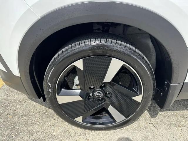 2025 Nissan Kicks SR FWD