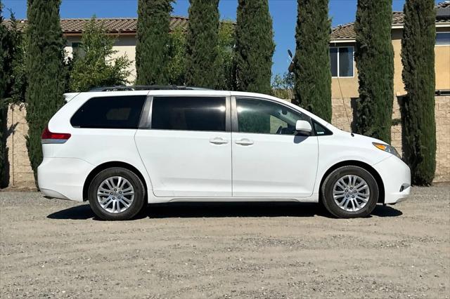 2014 Toyota Sienna XLE V6 8 Passenger