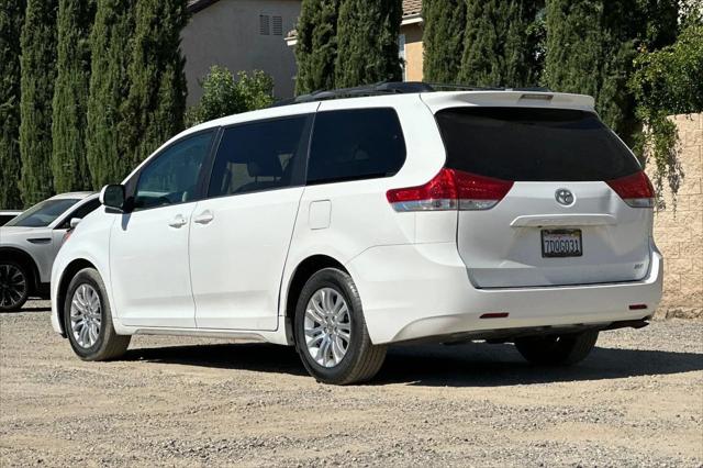 2014 Toyota Sienna XLE V6 8 Passenger