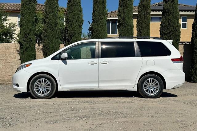 2014 Toyota Sienna XLE V6 8 Passenger