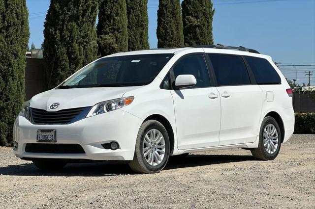 2014 Toyota Sienna XLE V6 8 Passenger