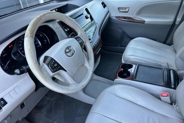 2014 Toyota Sienna XLE V6 8 Passenger