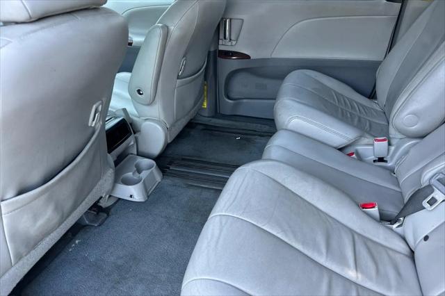 2014 Toyota Sienna XLE V6 8 Passenger