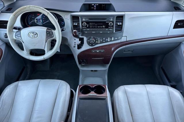 2014 Toyota Sienna XLE V6 8 Passenger