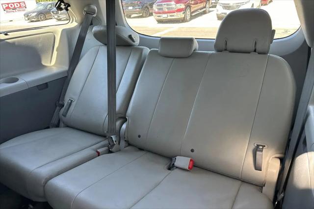 2014 Toyota Sienna XLE V6 8 Passenger