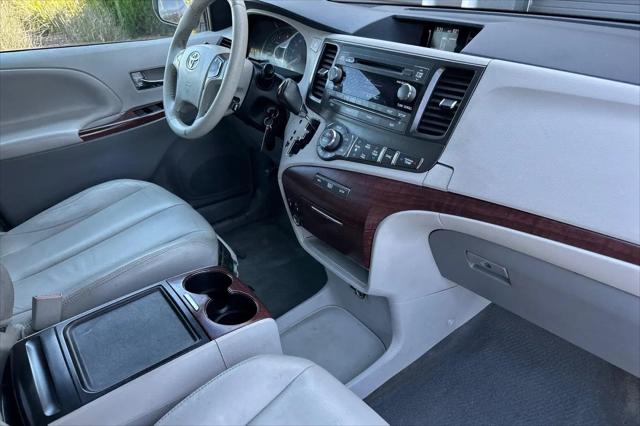2014 Toyota Sienna XLE V6 8 Passenger