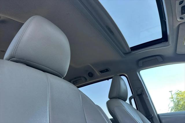 2014 Toyota Sienna XLE V6 8 Passenger