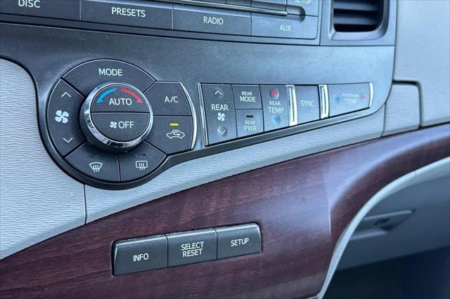 2014 Toyota Sienna XLE V6 8 Passenger