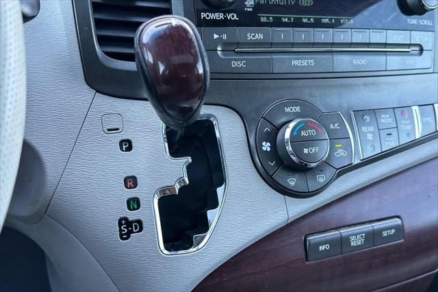 2014 Toyota Sienna XLE V6 8 Passenger