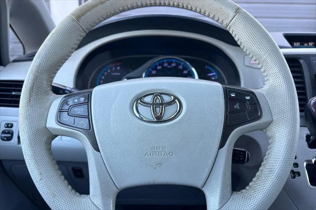 2014 Toyota Sienna XLE V6 8 Passenger
