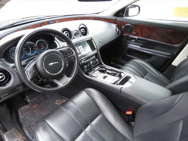 2015 Jaguar XJ Standard