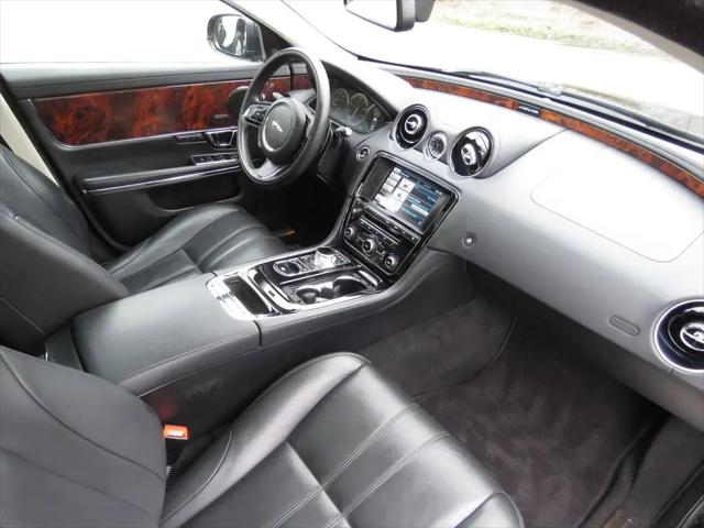 2015 Jaguar XJ Standard