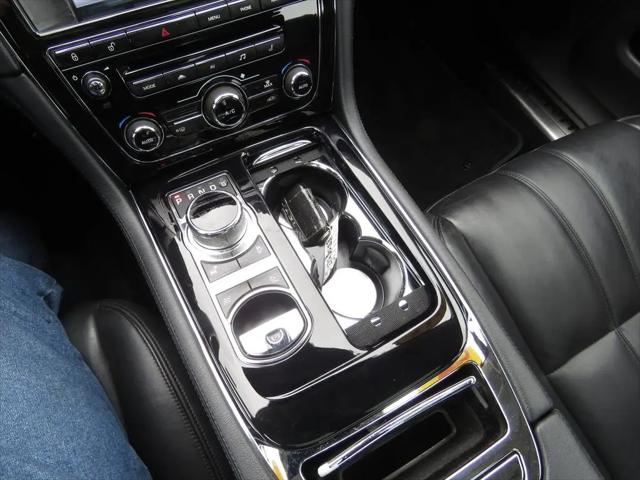 2015 Jaguar XJ Standard