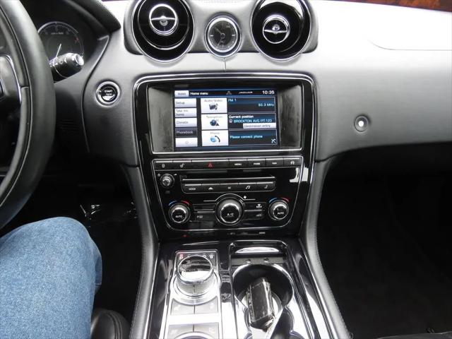 2015 Jaguar XJ Standard
