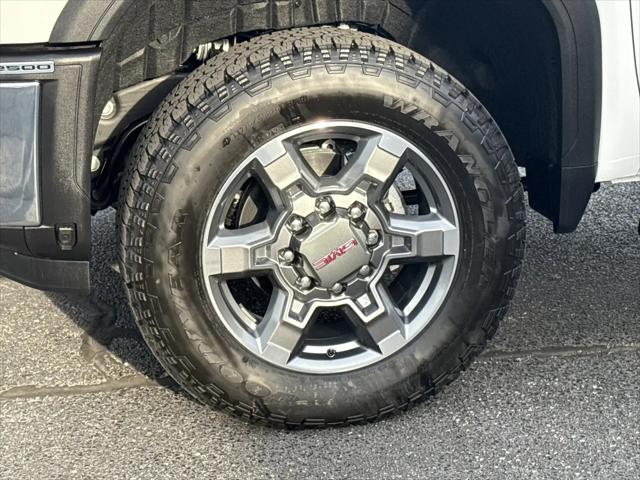 2026 GMC Sierra 2500HD Crew Cab, Standard Bed, SLT, 4WD