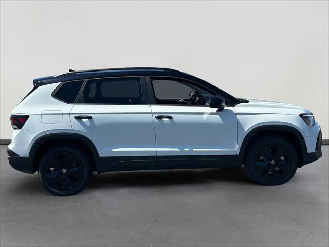 2026 Volkswagen Taos SE Black
