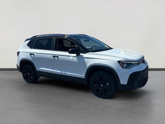 2026 Volkswagen Taos SE Black