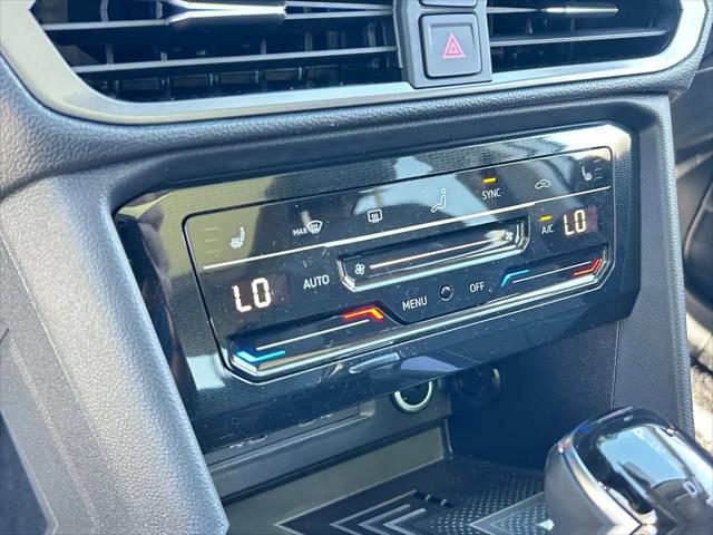 2026 Volkswagen Taos SE Black