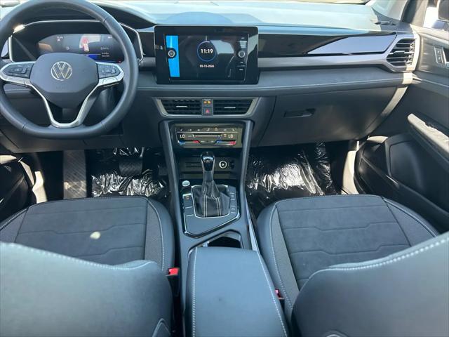 2026 Volkswagen Taos SE Black