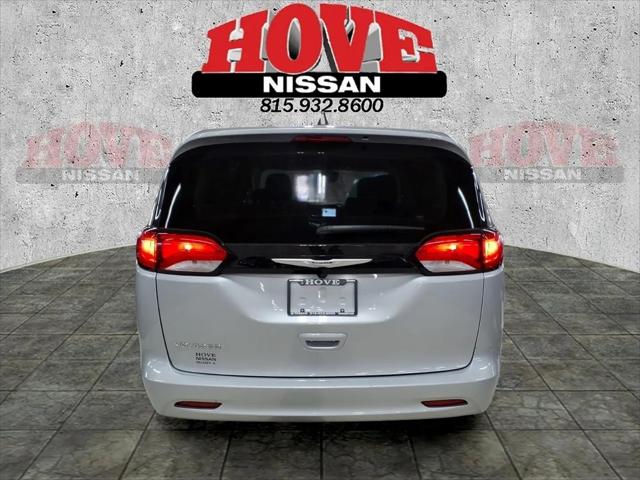2024 Chrysler Voyager LX