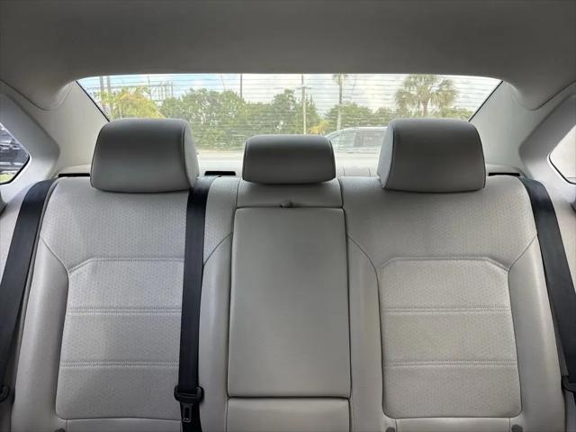2014 Volkswagen Passat 1.8T SE