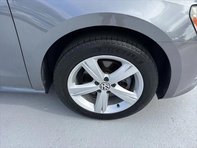 2014 Volkswagen Passat 1.8T SE