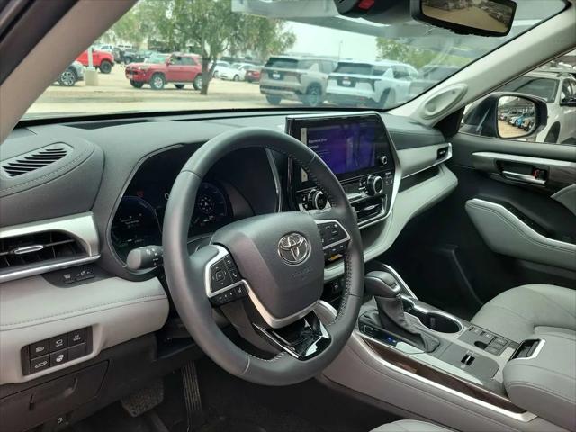 2025 Toyota Highlander Hybrid Platinum