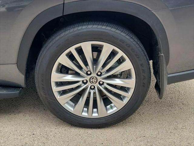 2025 Toyota Highlander Hybrid Platinum