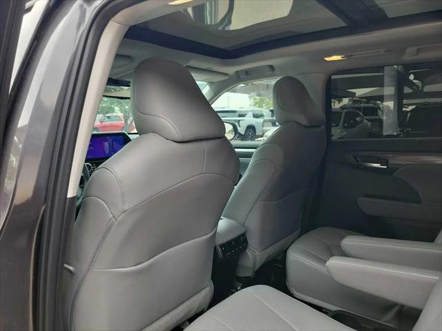 2025 Toyota Highlander Hybrid Platinum