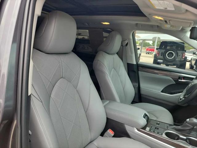 2025 Toyota Highlander Hybrid Platinum