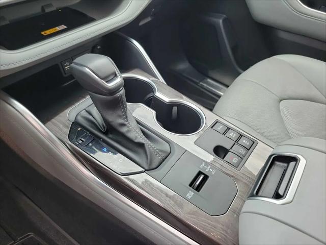 2025 Toyota Highlander Hybrid Platinum
