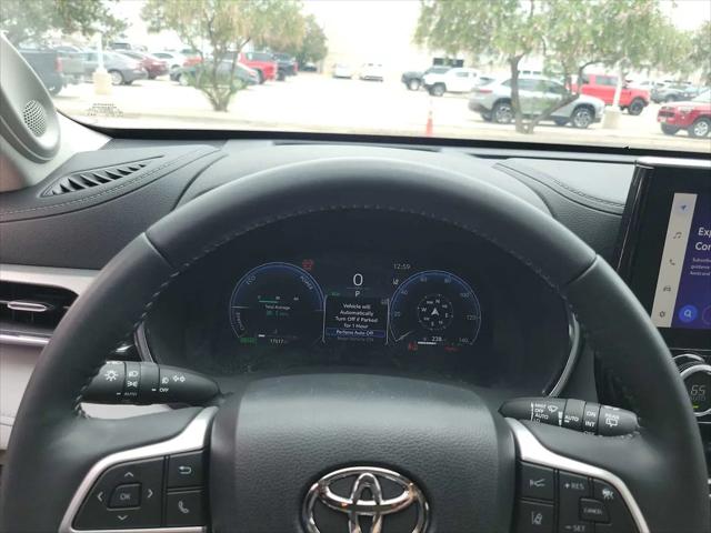 2025 Toyota Highlander Hybrid Platinum