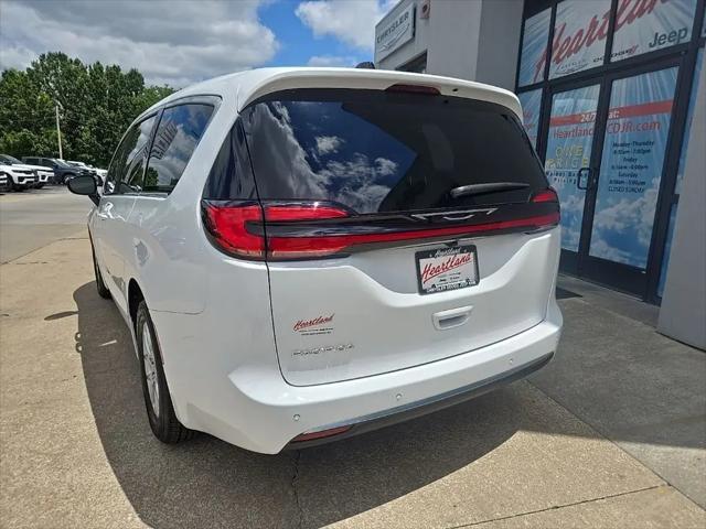 2027 Chrysler Pacifica Select