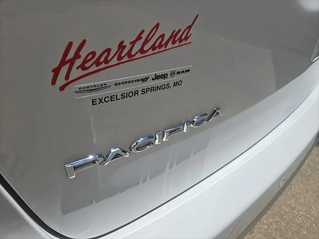 2027 Chrysler Pacifica Select