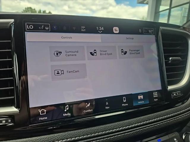 2027 Chrysler Pacifica Select