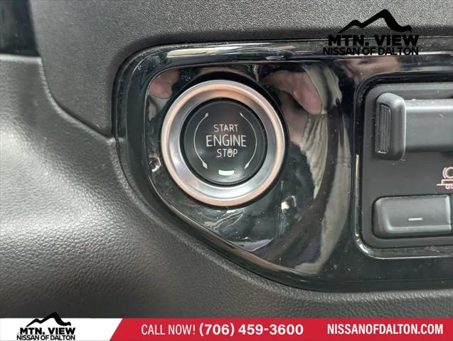 2025 GMC Sierra 1500 4WD Crew Cab Short Box SLT